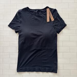NWT SKIMS Soft Smoothing Seamless molded Cup T-shirt - Eclipse XS *